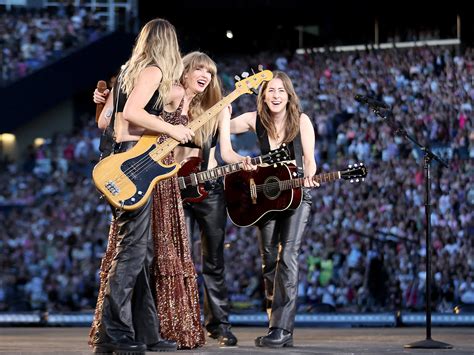 Taylor Swift and Haim Coordinated Concert Looks Last Night: 